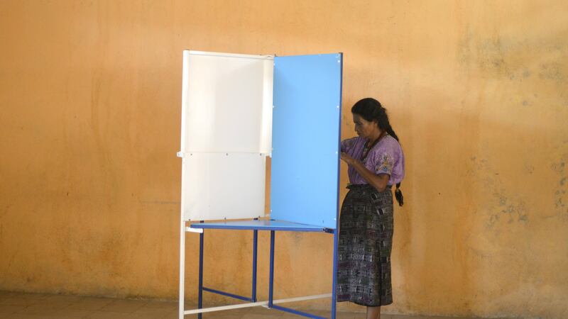 TSE inaugura centro de llamadas para consultar en dónde votar para la consulta popular