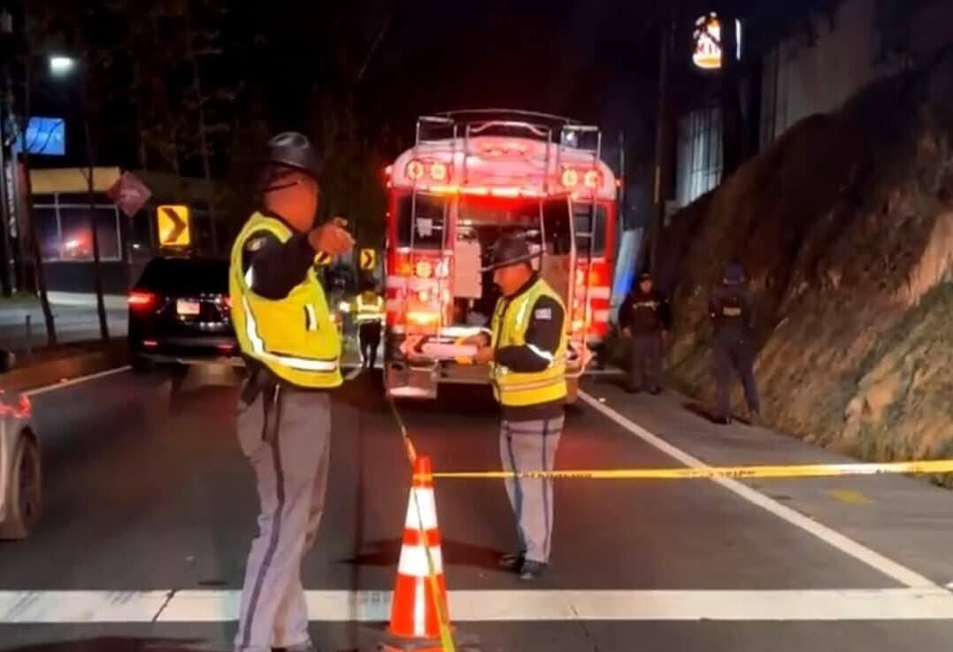 Joven muere al caer de bus extraurbano en Ruta Interamericana