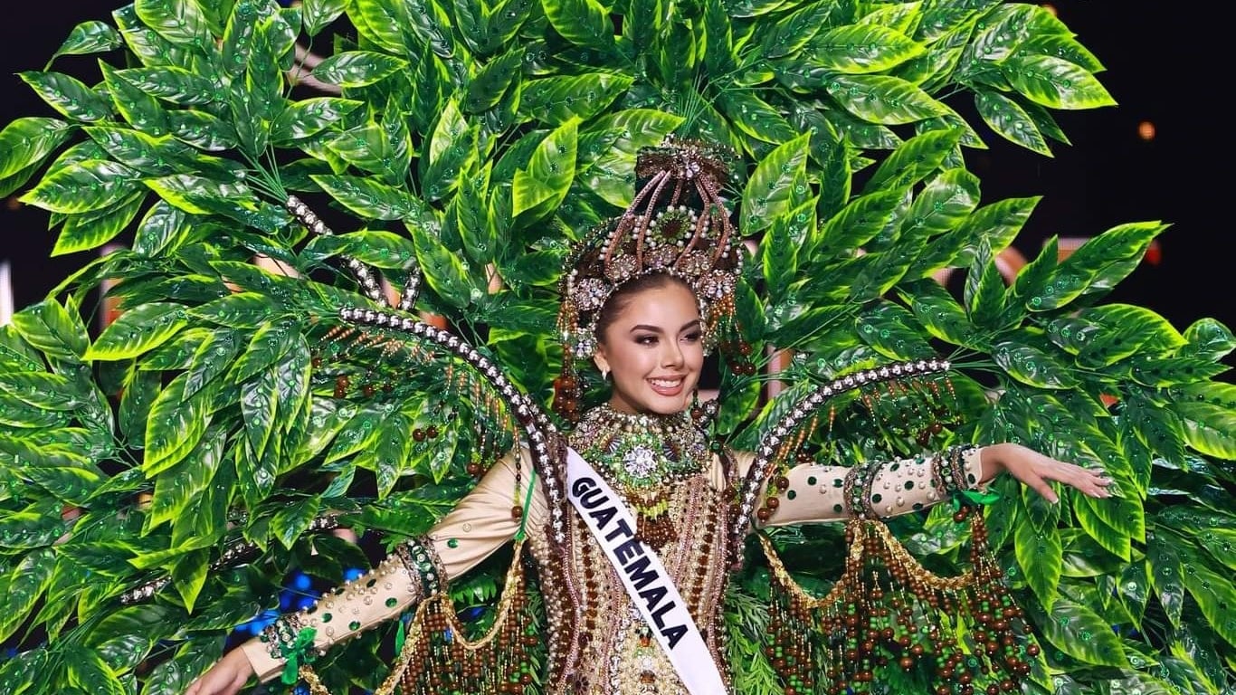 Miss Guatemala lució un traje de un diseñador de Santa Rosa.