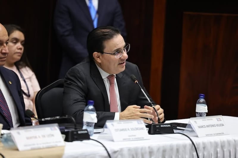 El juez Marco Antonio Villeda, ministro de Gobernación,
