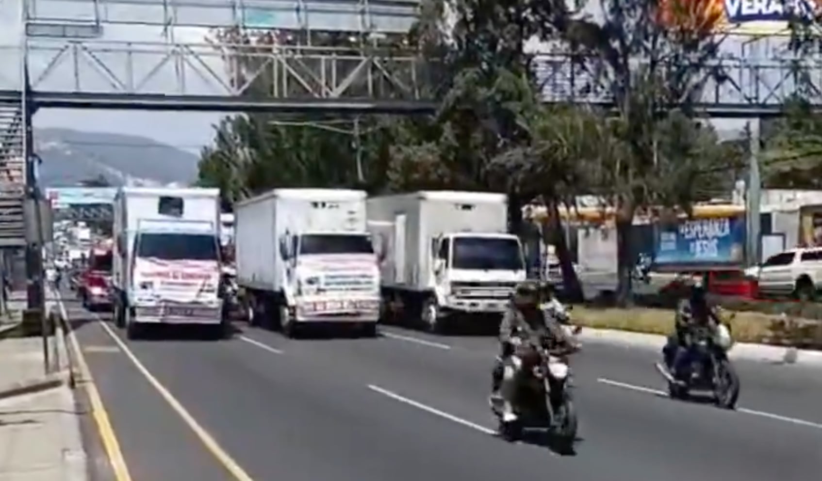 Caravana en el Periférico y bloqueos en rutas del país afectan la movilidad