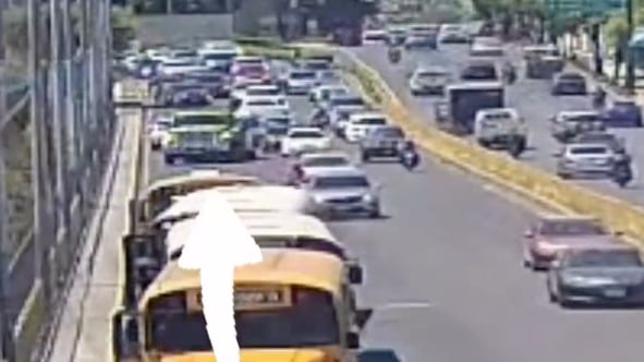 El tránsito se ve afectado por el incidente armado. Foto: Amilcar Montejo.