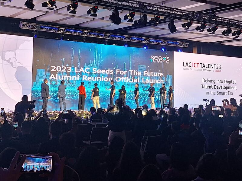 Promueven educación digital ante la evolución de la tecnología