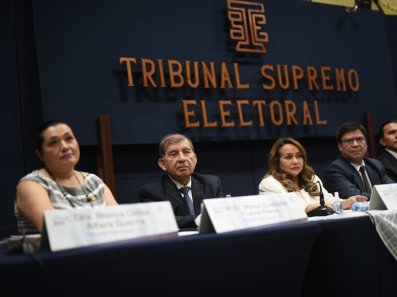 Por el TREP, Contraloría denuncia a magistrados del TSE 