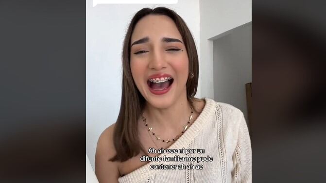 Viridiana López no aguantó la risa en el funeral de su abuelo y por eso es viral