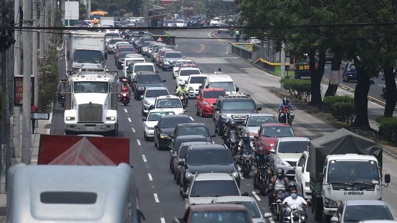 Tránsito vehicular aumenta en la capital tras cambio de restricciones