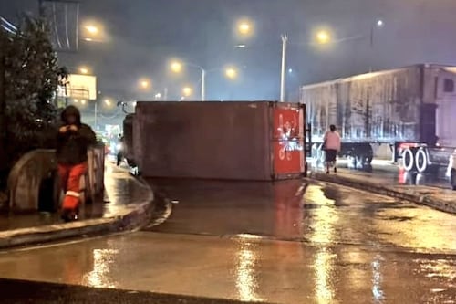 VIDEO. Así retiraron el camión que paralizó el tráfico en la ruta al Atlántico