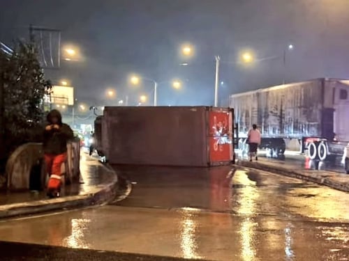 VIDEO. Así retiraron el camión que paralizó el tráfico en la ruta al Atlántico