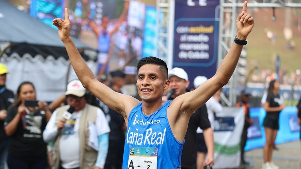 El guatemalteco Mario Pacay ganó la 48 edición del Medio Maratón de Cobán.