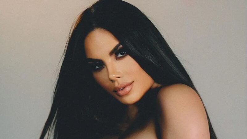 Celia Lora la negó y Lizbeth Rodríguez le restriega lo bien que luce en vestido transparente sin ropa interior