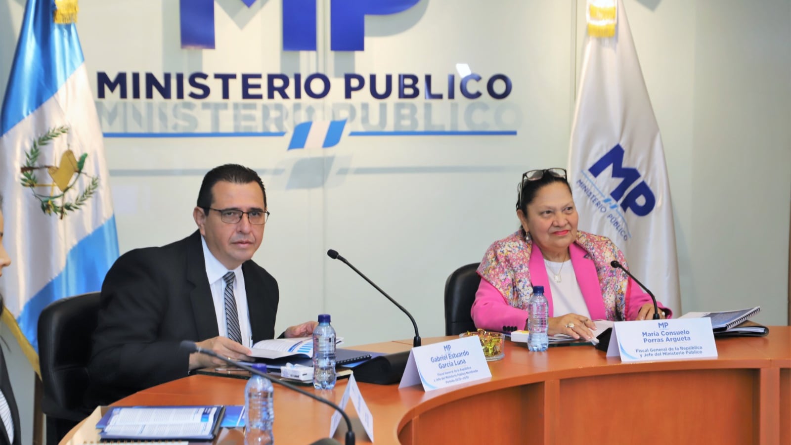 Así fue la reunión de entre Consuelo Porras y Gabriel Estuardo García Luna
en el MP.