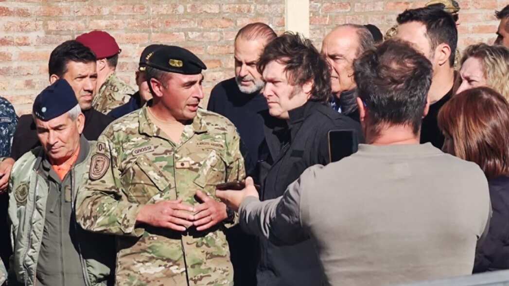 VIDEO. El inesperado recibimiento de Javier Milei en la “zona cero” de inundaciones