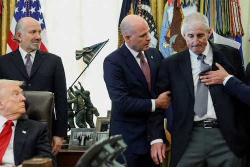 VIDEO. Una persona se desmaya durante una conferencia del presidente Donald Trump