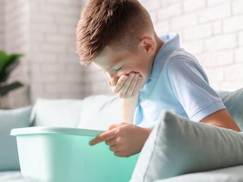 Estos son los síntomas de la enfermedad del “vómito invernal”, que alerta a autoridades en EE.UU.