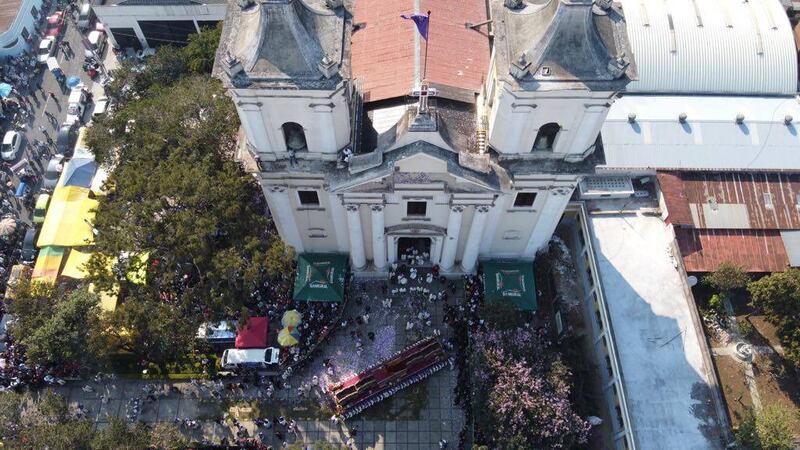 VIDEO. Jesús del Consuelo sale en su tradicional procesión de velación