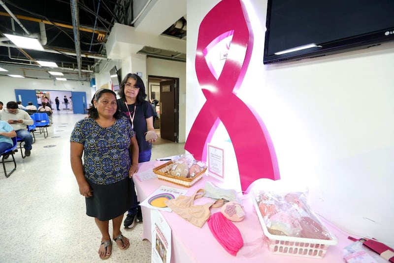 Pacientes celebran el Día Internacional de la Lucha contra el Cáncer de Mama.