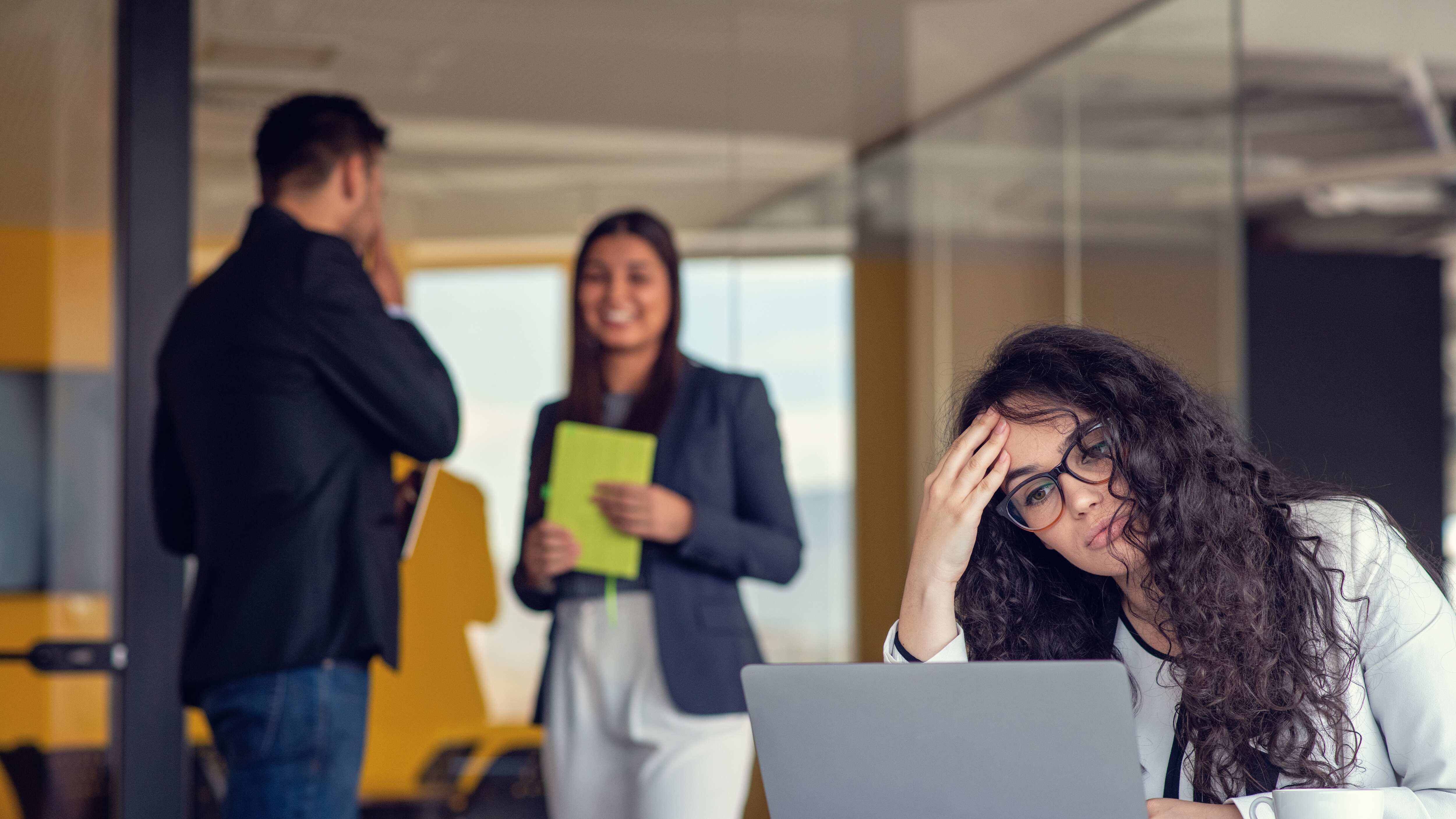 Largas jornadas laborales.