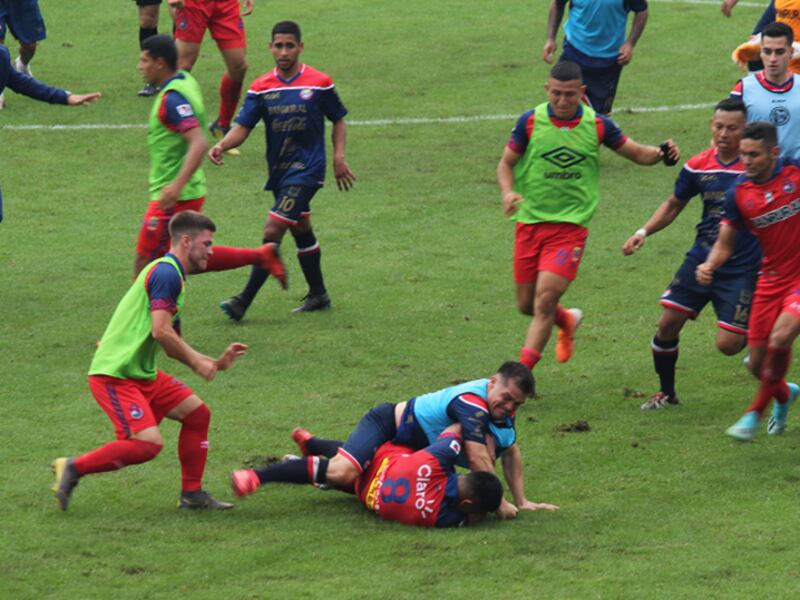 Órgano Discplinario reduce la sanción del "Choco" Alvarado