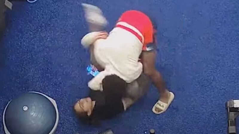 Graban intento de abuso sexual contra instructora en un gimnasio