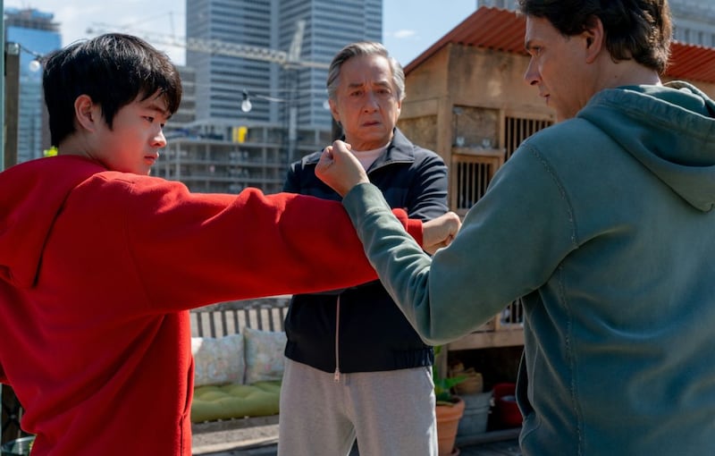 Karate Kid: Leyendas se estrena este 8 de mayo y une a Daniel LaRusso con el Sr. Han en una historia épica.