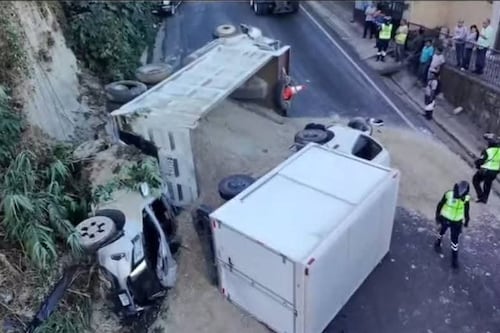 Colisión múltiple en la cuesta del Zope mantiene tránsito cerrado hacia Milpas Altas