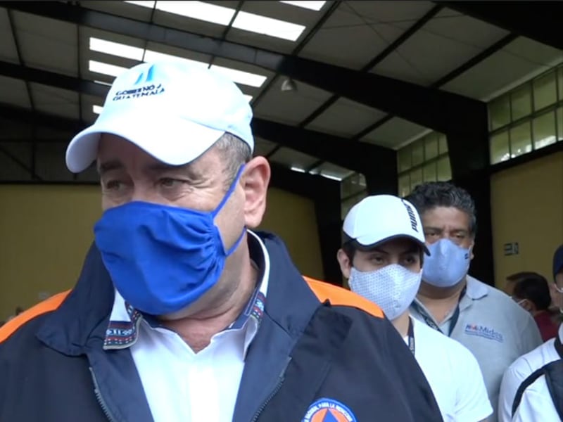 Giammattei dice que tienen identificados a agresores del personal de Salud en Alta Verapaz