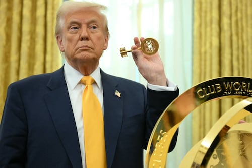 “Suspenderé permanentemente la migración”: amenaza Trump en el Día de Acción de Gracias