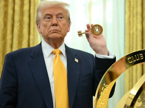 “Suspenderé permanentemente la migración”: amenaza Trump en el Día de Acción de Gracias
