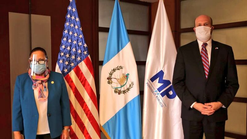 Embajador de EE.UU. habla de cooperación y de apoyo con jefa del MP