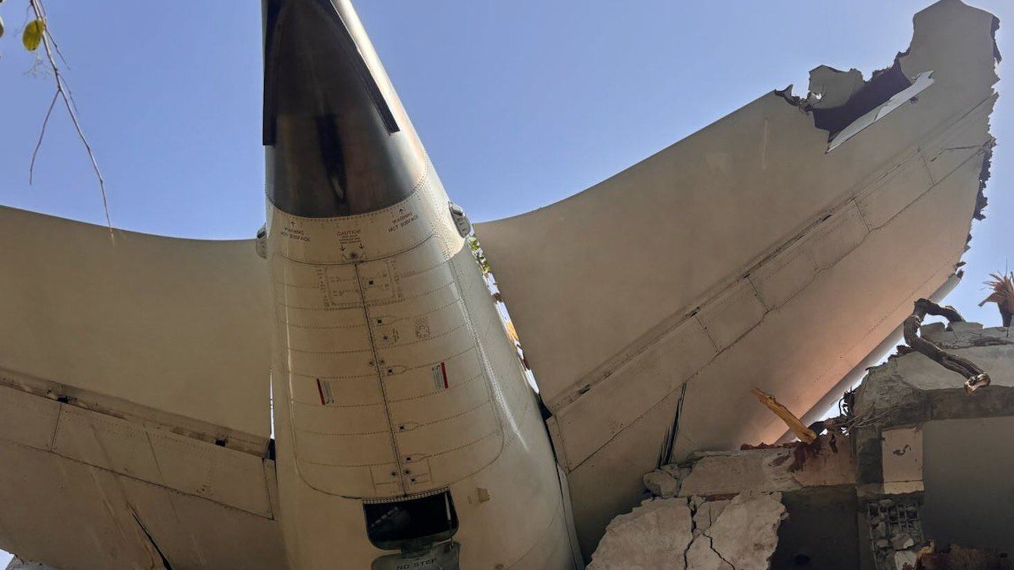 Llevaba 230 pasajeros, dos pilotos y 10 asistentes de vuelo. (Foto de X)