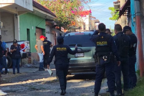 Pareja es localizada muerta dentro de una camionetilla en la colonia Jardines en Mazatenango