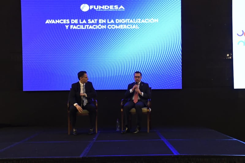 Werner Ovalle, titular de la SAT, durante el evento: Avances de la SAT en la digitalización y facilitación comercial.