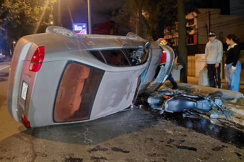 Accidente de carro y moto deja una embarazada herida en el Periférico