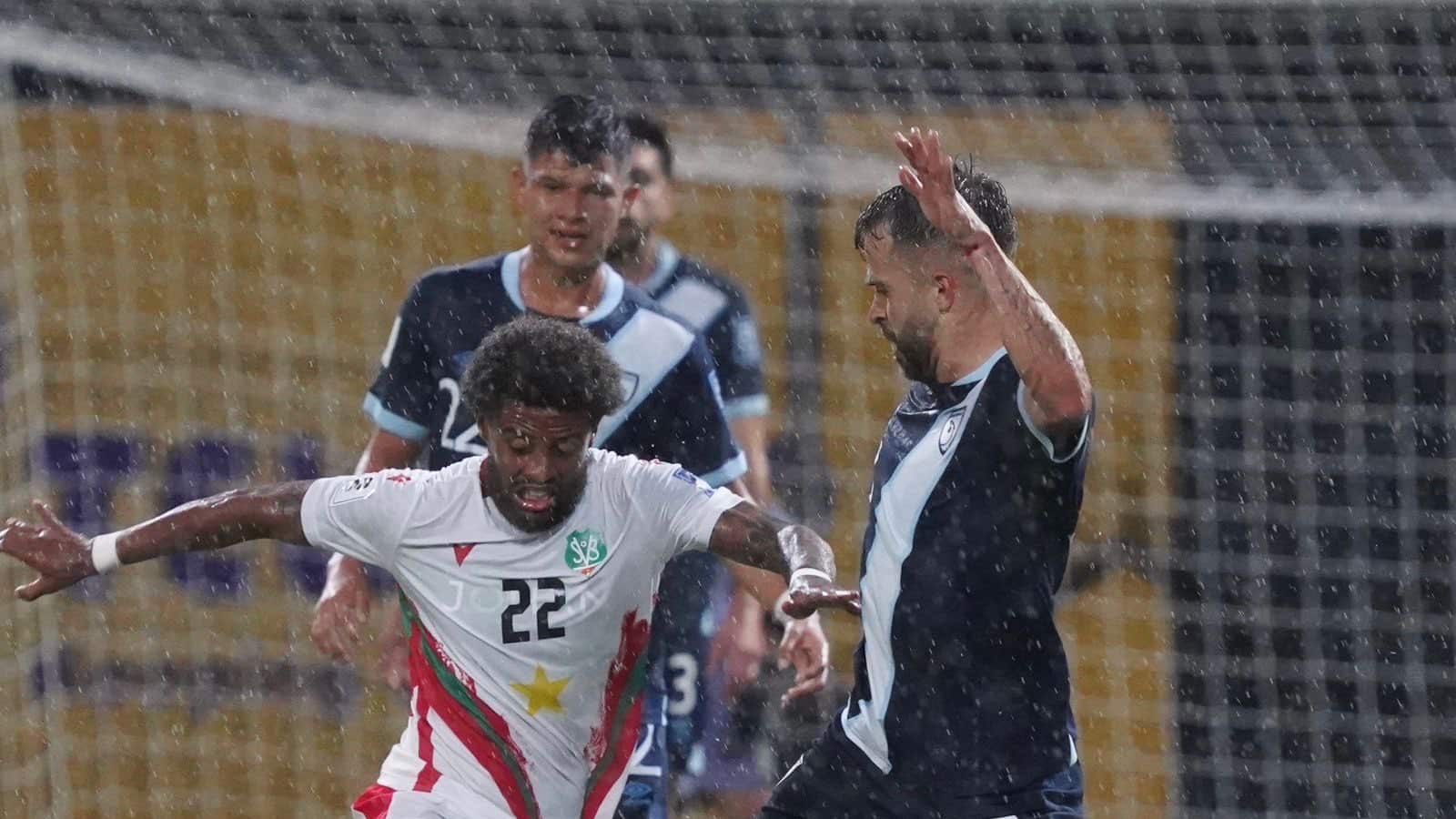 Guatemala empató 1-1 con Surinam.