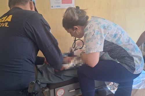 PNC rescata a recién nacida abandonada en un terreno baldío en Jutiapa