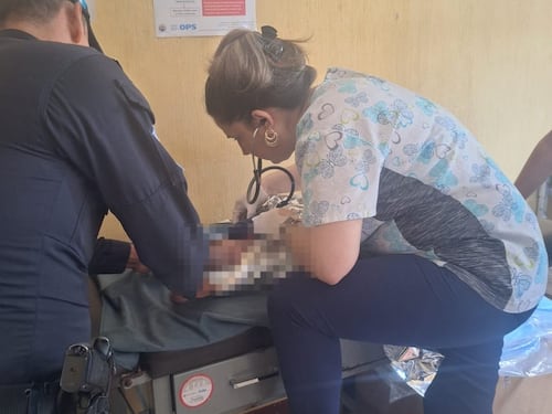 PNC rescata a recién nacida abandonada en un terreno baldío en Jutiapa