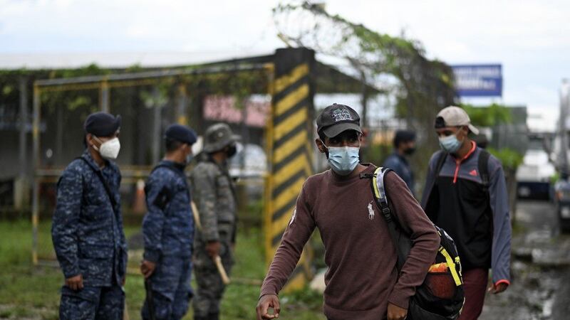 México advierte sanción y hasta cárcel si caravana de emigrantes ingresa sin medidas sanitarias