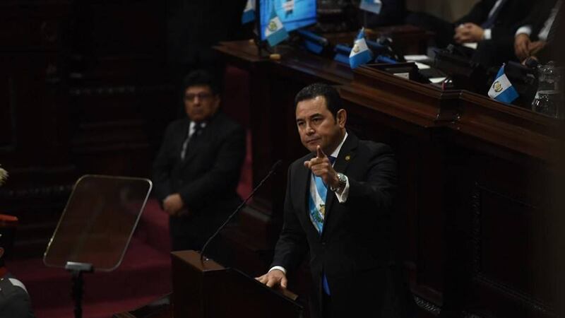 Presidente Jimmy Morales reacciona por foto de Norma Torres junto a exfiscales de Guatemala