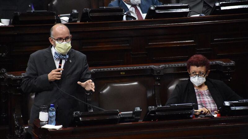 Asturias y Flores presentan el primer informe sobre el Covid-19