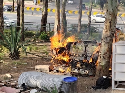 Personas en situación de calle incendian muebles en zona 11