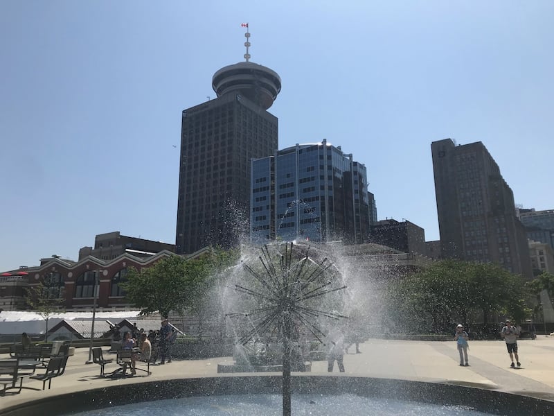 Rodeada de montañas, bosques y el Océano Pacífico, esta ciudad combina naturaleza, cultura y vida urbana como pocas ciudades en el mundo. Foto: Said Pulido.