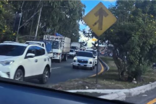 Accidente en la Villalobos complica el tráfico en este último viernes del año