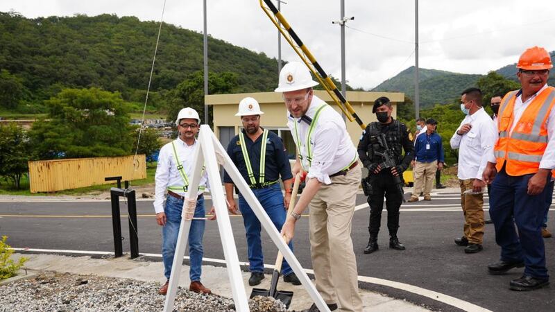 Estados Unidos financia muro perimetral en complejo incinerador de drogas