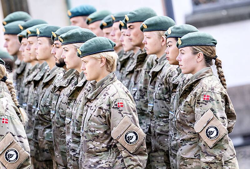 País europeo impondrá el servicio militar obligatorio a las mujeres