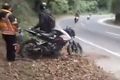 Video: motorista sufre accidente mientras Bomberos atendían otro percance