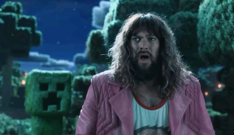 Jason Momoa y un mundo cúbico lleno de aventuras llegan a la gran pantalla. ¿Listos para explorar Minecraft en el cine?