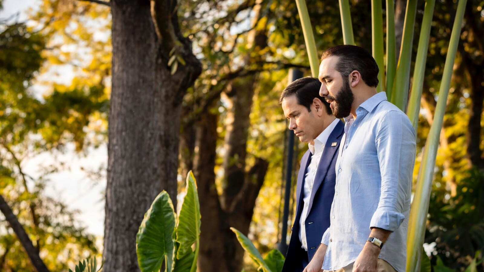 El secretario de Estado de EE.UU, Marco Rubio. y el presidente de El Salvador, Nayib Bukele, en reunión privada.