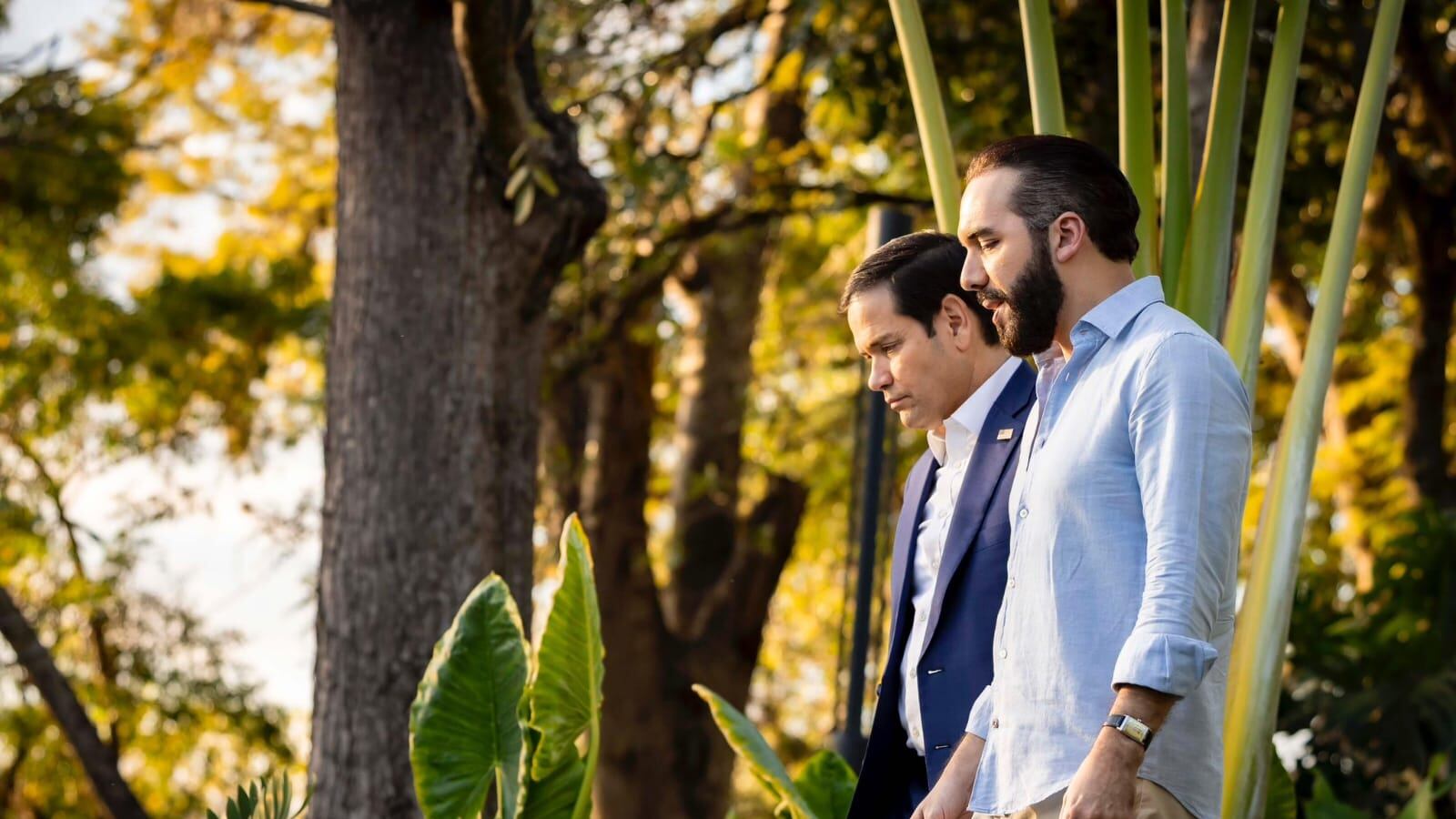 El secretario de Estado de EE.UU, Marco Rubio. y el presidente de El Salvador, Nayib Bukele, en reunión privada.