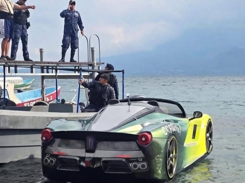 Él es Jesler Estuardo Palacios, el hombre desaparecido tras lanzarse de un jet car al Lago de Atitlán