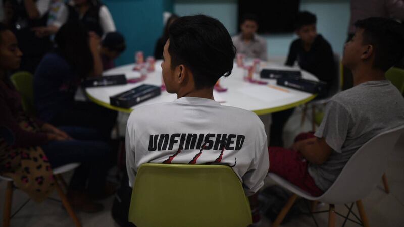 Señalan a trabajador de la SBS de robar celular a adolescente retornado